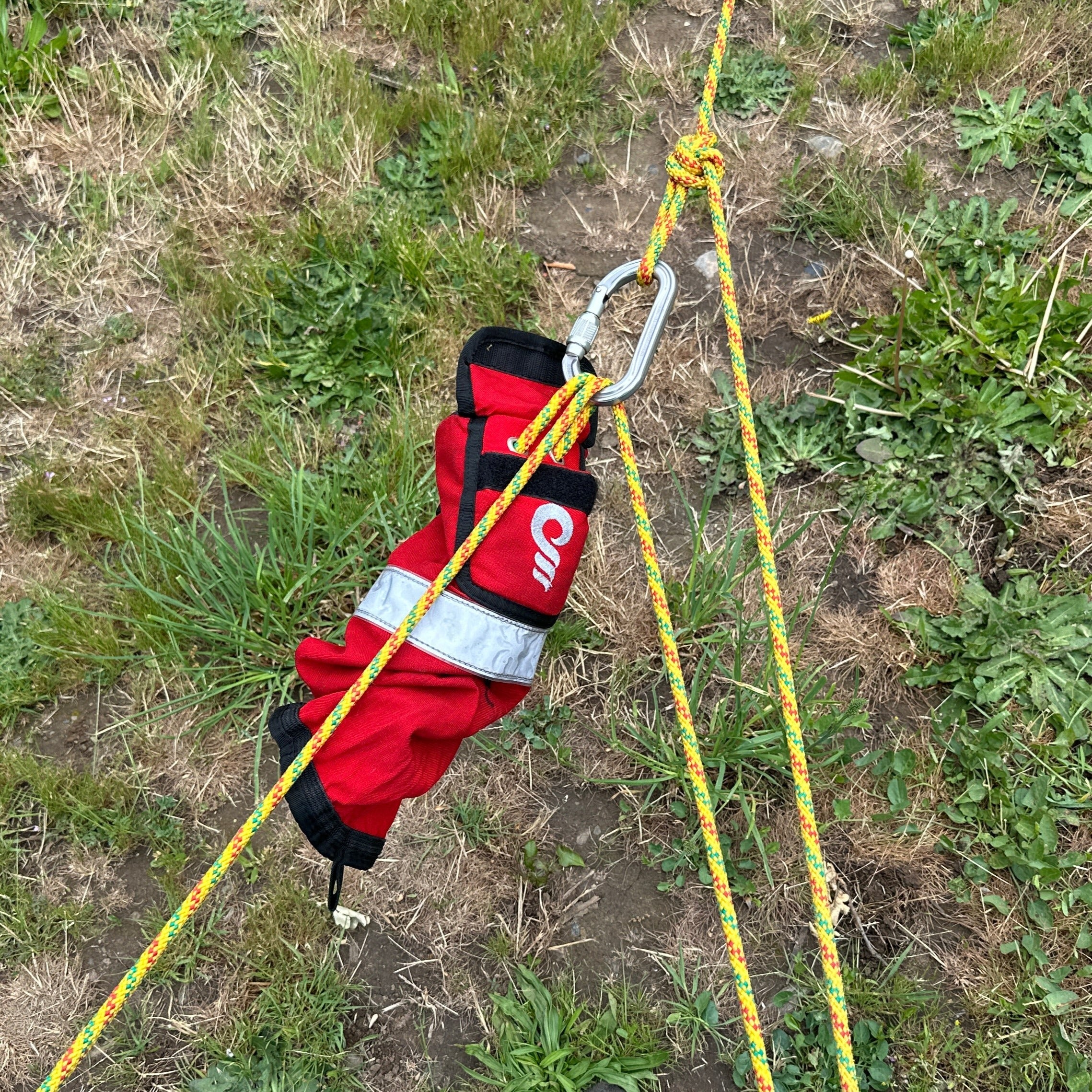 WWTC Classic 20m throw bag for water rescue, featuring durable rope and compact design, used for safety and rescue operations.