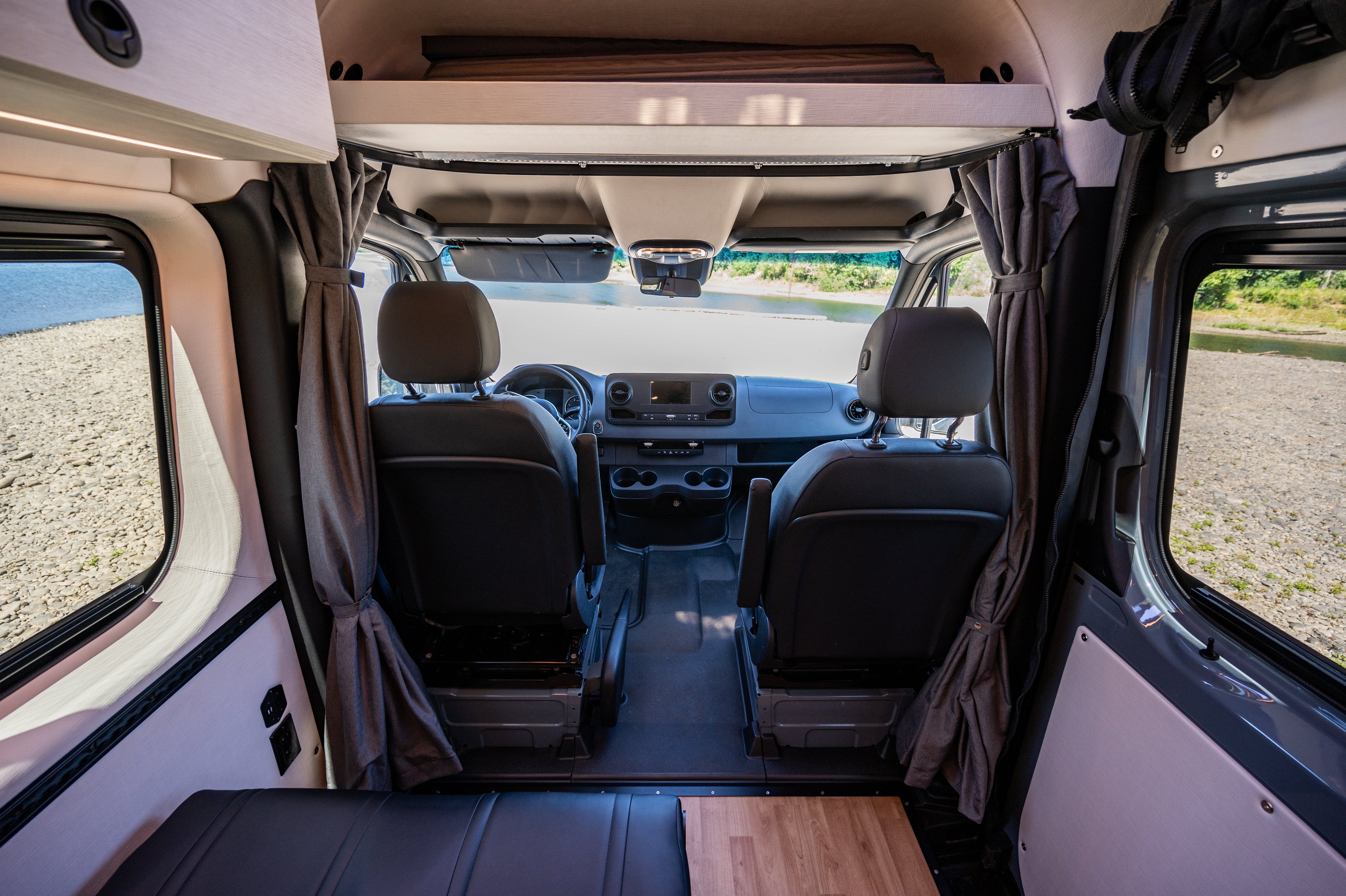 Insulated Cab Curtain - OVERLANDERS Outfitter