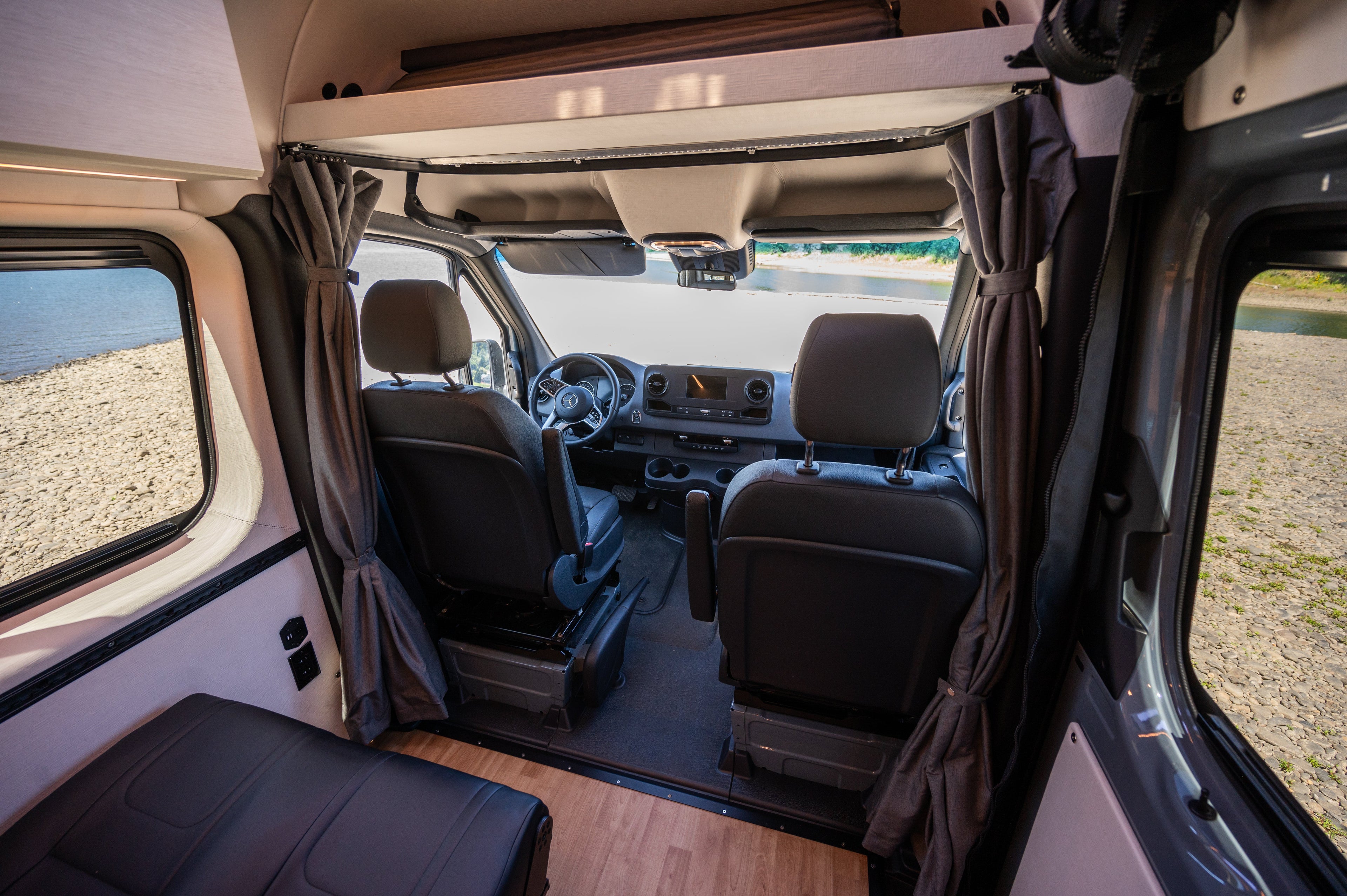 Insulated Cab Curtain - OVERLANDERS Outfitter