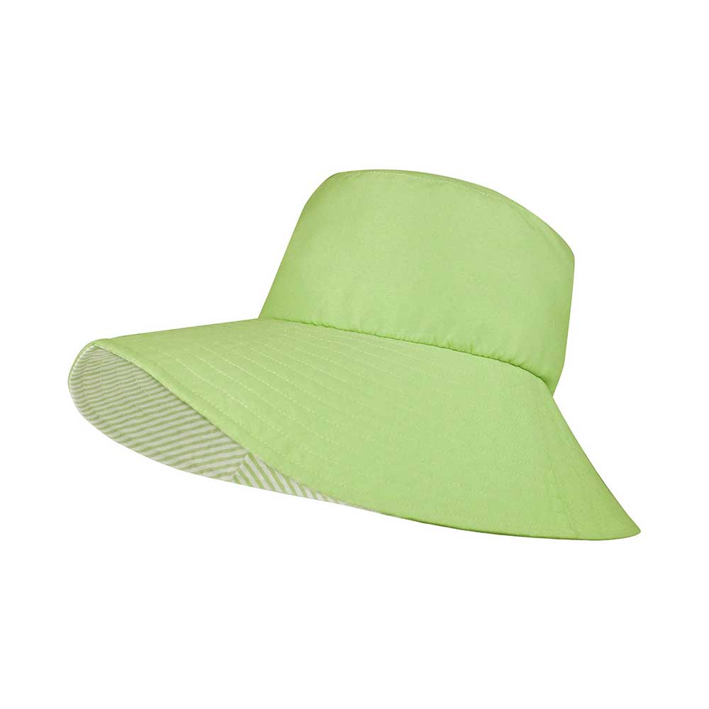 Juniper Outdoor lounge hat in green, made of soft fabric, with a wide brim and relaxed fit for outdoor comfort.