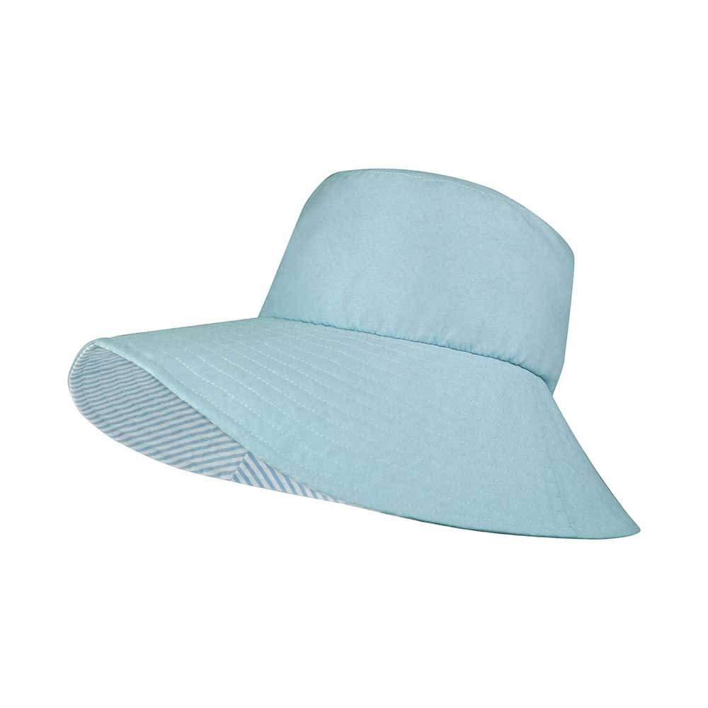 Juniper Outdoor lounge hat in baby blue, made of soft, comfortable fabric, perfect for outdoor relaxation and sun protection.