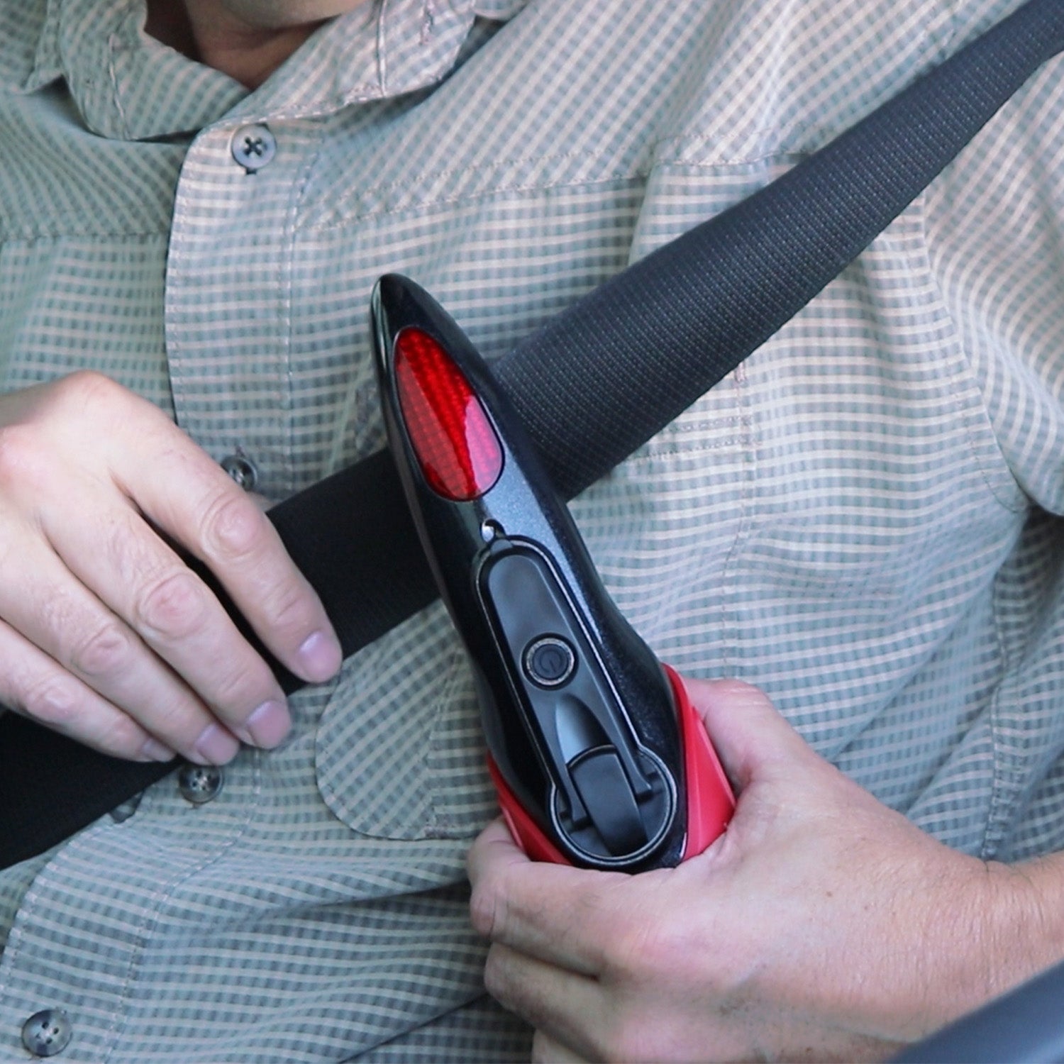 Auto Guardian | 7-in-1 Dynamo Emergency Flashlight & Vehicle Escape Tool - OVERLANDERS Outfitter