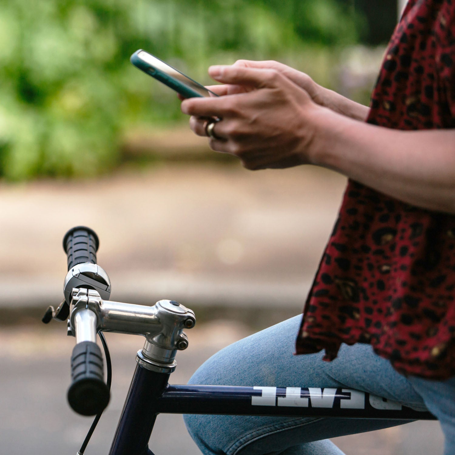 ZEITBIKE Loop Mount universal bicycle phone mount attached to bike handlebar with phone secured in place.