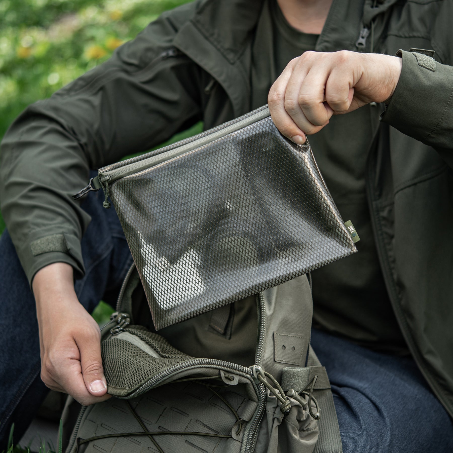 M-Tac Zip Pocket Organizer Set Elite in Ranger Green, featuring multiple compartments for efficient storage and organization.