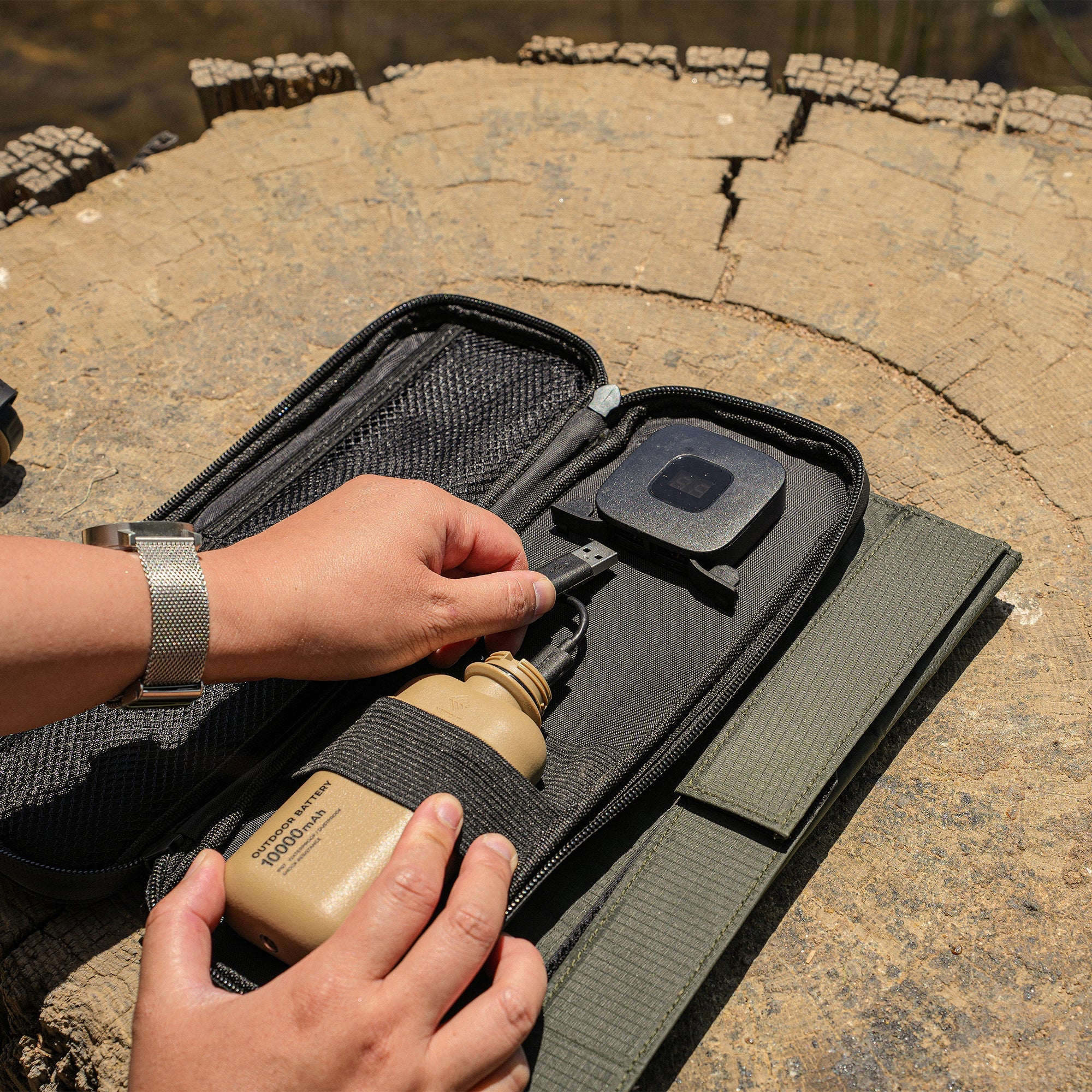 2 Panel Solar Charger - OVERLANDERS Outfitter