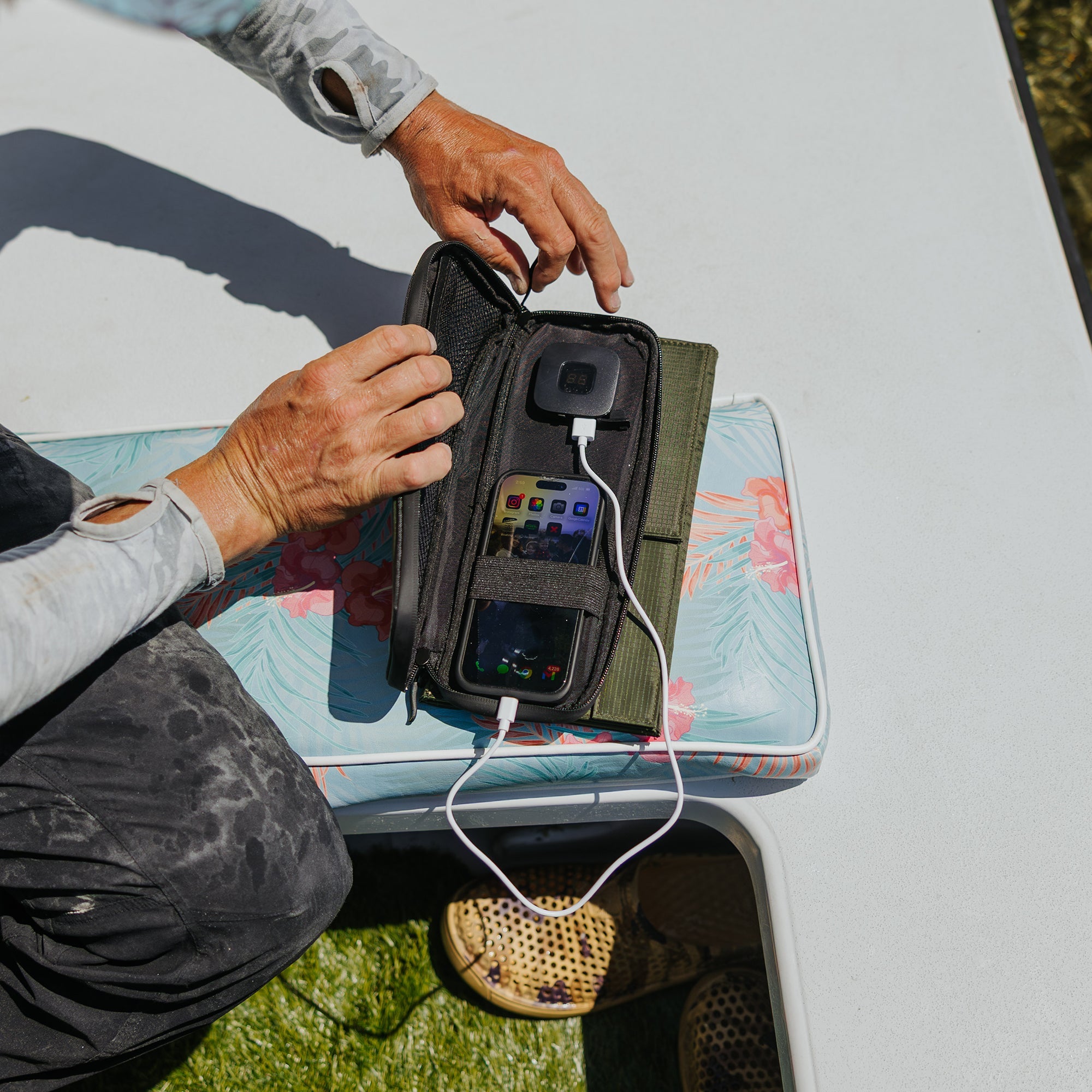 28W 4 Panel Solar Charger - OVERLANDERS Outfitter