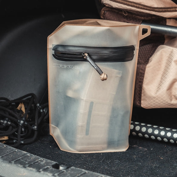 HCC Tactical DAKA Volume Pouch in black, showcasing spacious storage compartments and durable material design.