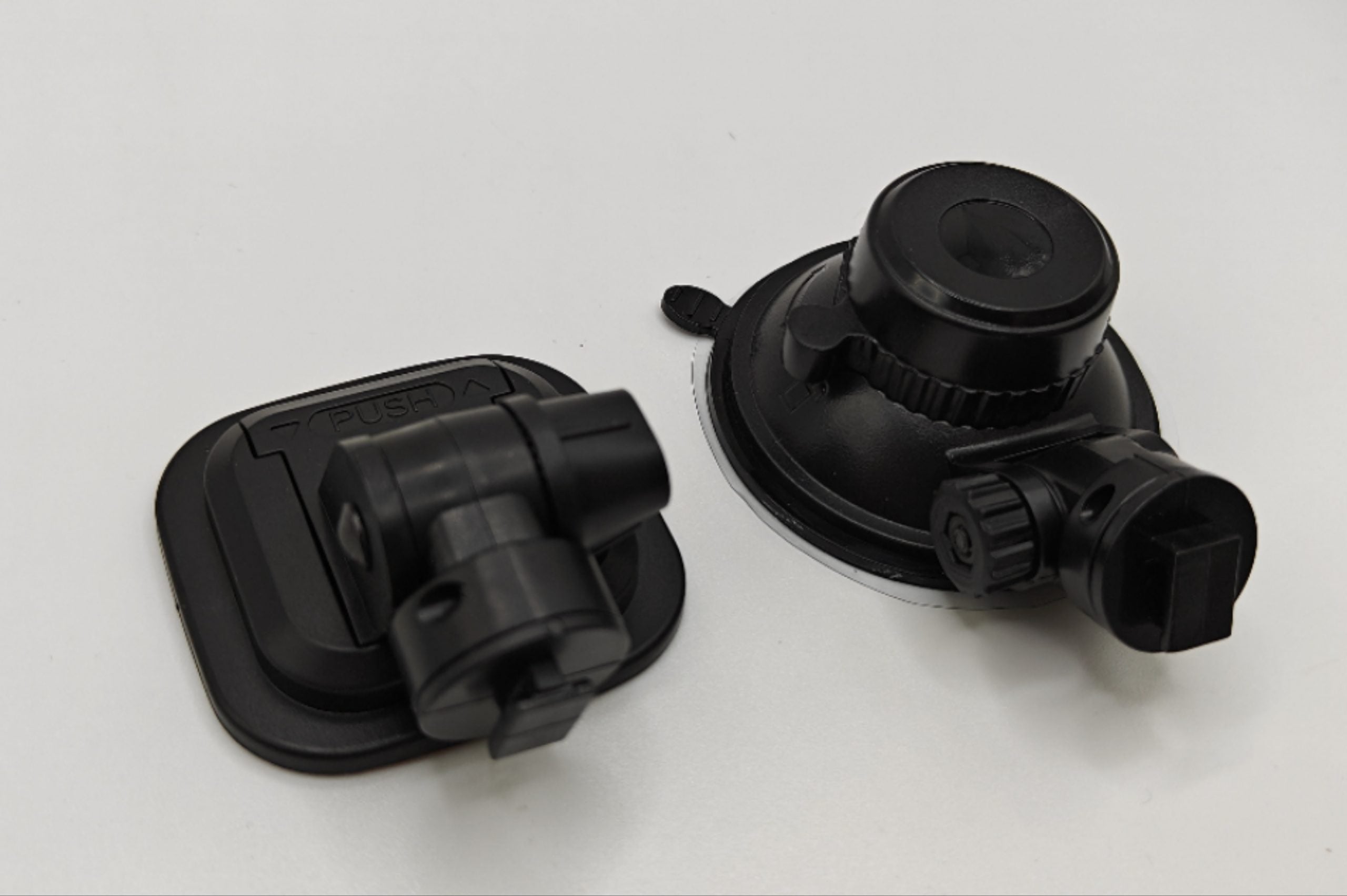 Rexing suction cup and adhesive mount set for R4 dash cam, showcasing both mounts on a clean background.
