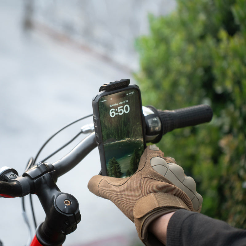 Trekking Hybrid Case - iPhone 16 - OVERLANDERS Outfitter