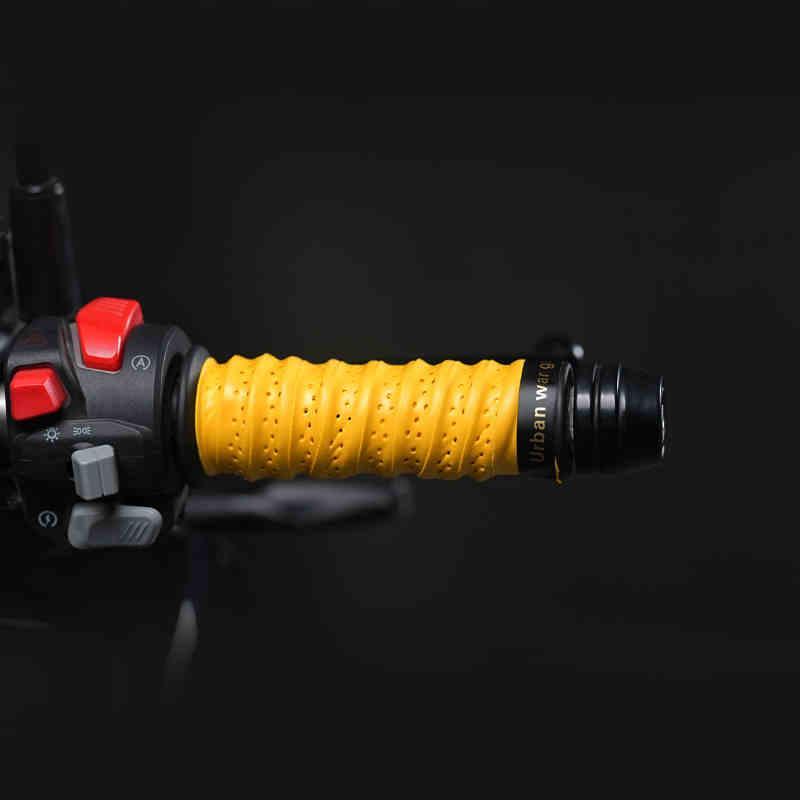 Bean's Moto Booth motorcycle handlebar grips, anti-slip and breathable, designed for comfortable, secure motorcycle riding.