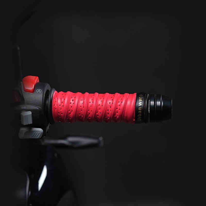 Bean's Moto Booth motorcycle handlebar grips with anti-slip, breathable design for secure, comfortable riding.