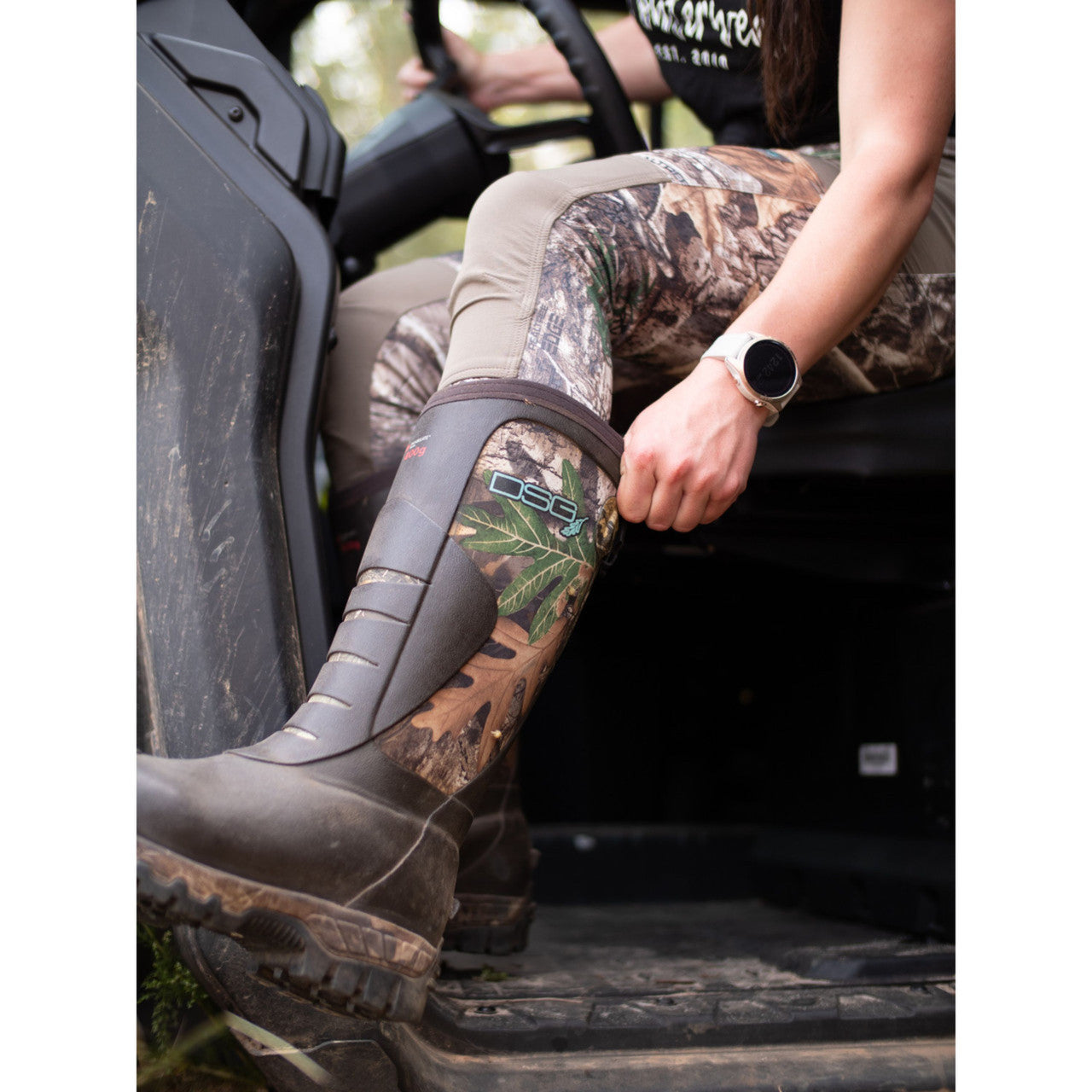 DSG OUTERWEAR rubber boot with 400 gram insulation, shown in black, featuring sturdy waterproof design and textured sole.