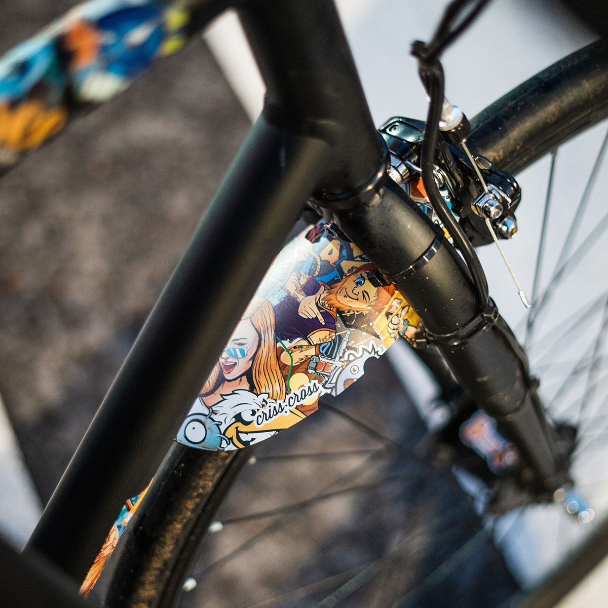 ZEITBIKE Riesel Design CRISS:CROSS front mudguard, black fender attached to bicycle fork, designed for off-road or gravel riding.