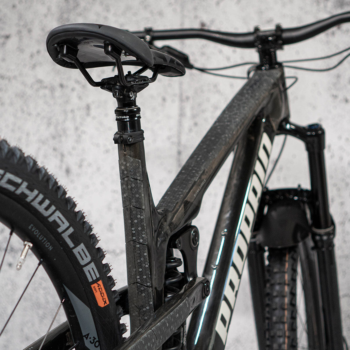 ZEITBIKE Riesel Design Frame Protection Tape CHAIN:TAPE 3000 on bicycle frame for protection against scratches and damage.