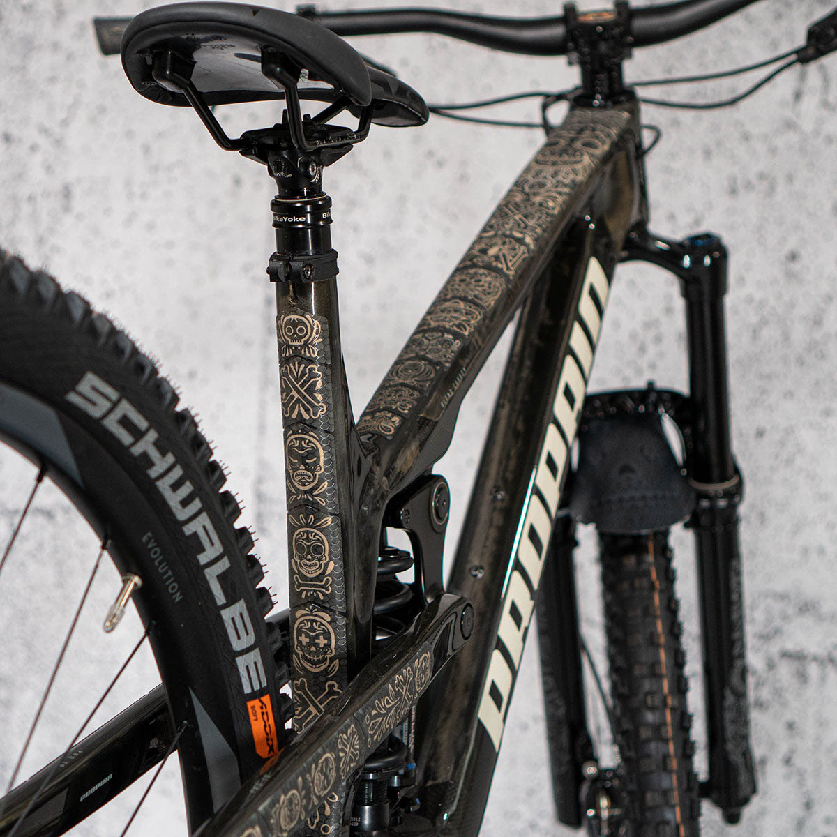 ZEITBIKE Riesel Design Frame Protection Tape CHAIN:TAPE 3000 on bicycle frame to prevent scratches and damage.
