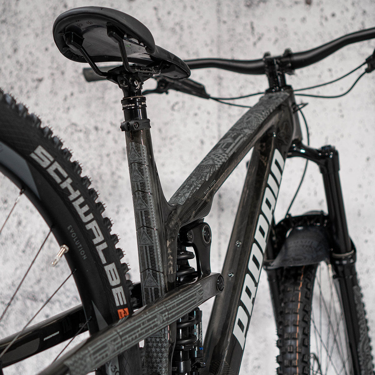 ZEITBIKE Riesel Design Frame Protection Tape CHAIN:TAPE 3000 on a bicycle frame for protection and durability.