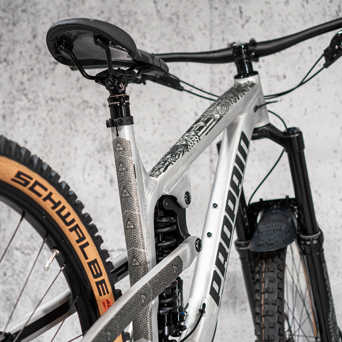 ZEITBIKE Riesel Design Frame Protection Tape CHAIN:TAPE 3000 on bicycle frame for protection and durability.