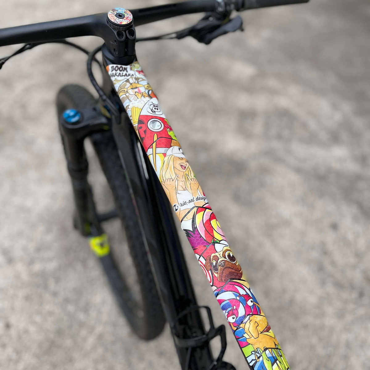 ZEITBIKE Riesel Design Frame Protection Tape CHAIN:TAPE 3000 on bike frame for protection, clear adhesive tape with black branding.
