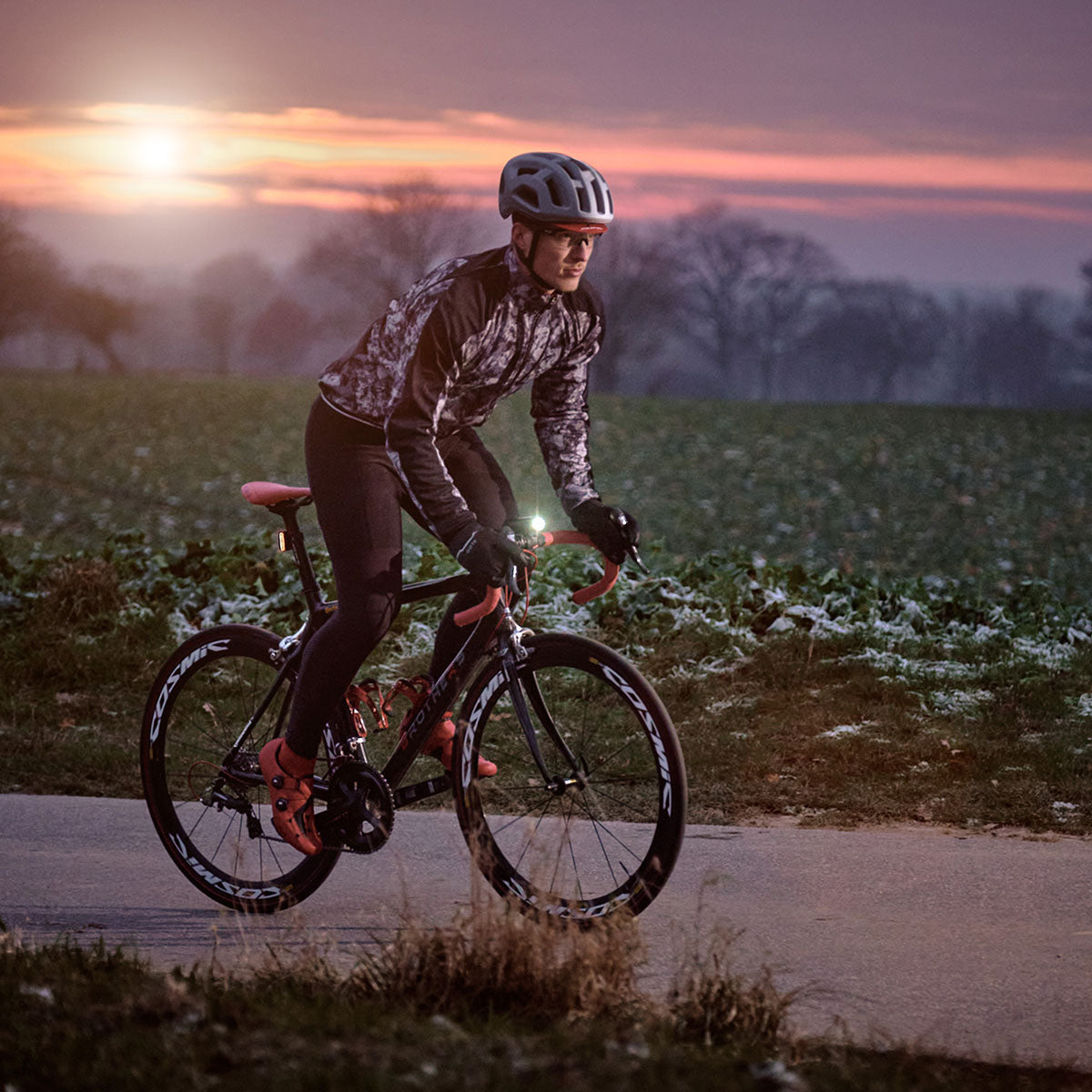 ZEITBIKE SIGMA Light BUSTER 100 bicycle front light with optional NUGGET II flash, mounted on a bike for visibility.