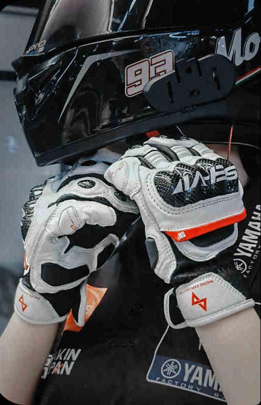 Seivi™ motorcycle carbon fiber leather gloves with reinforced knuckles and adjustable straps, designed for rider protection and style.
