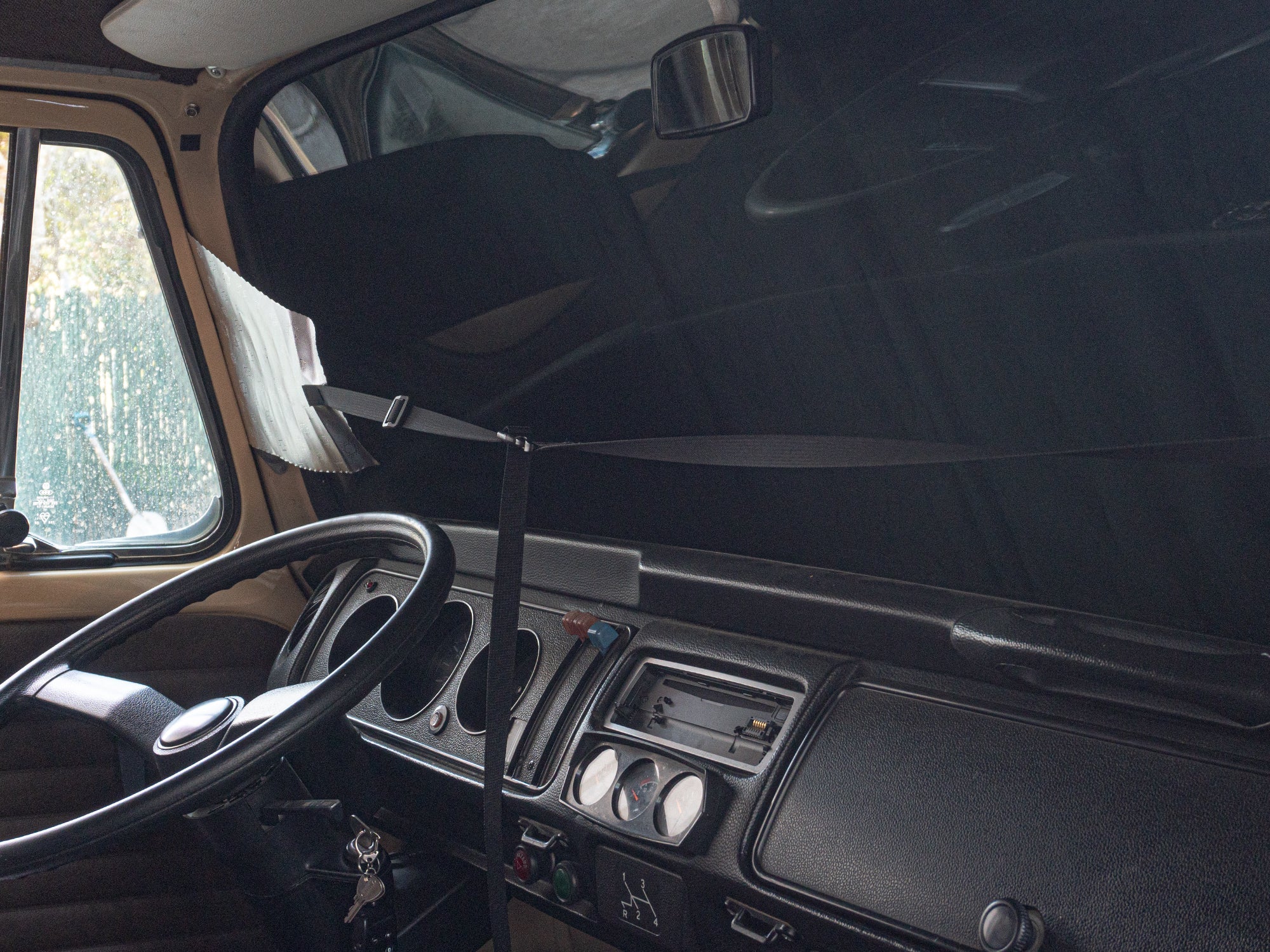 Snow & Sun Shade [Bus] - OVERLANDERS Outfitter