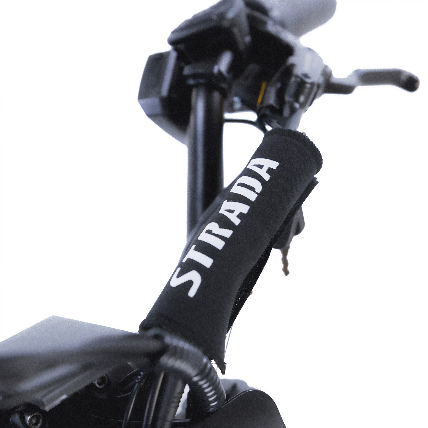 ZEITBIKE Super Strada RAGE sports utility e-bike with sturdy frame, wide tires, and integrated electric motor, ready for outdoor adventures.