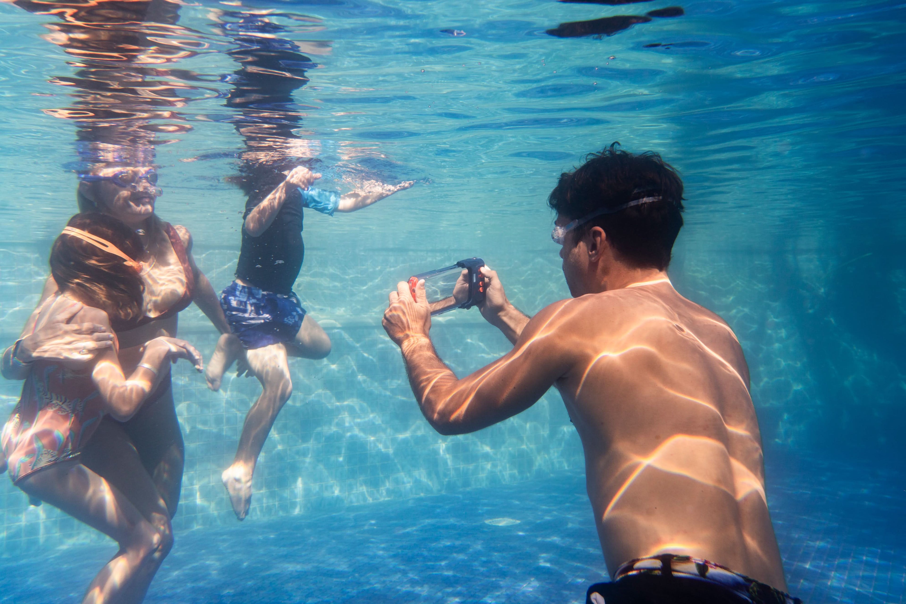 H1+ Smart Waterproof Phone Case - OVERLANDERS Outfitter