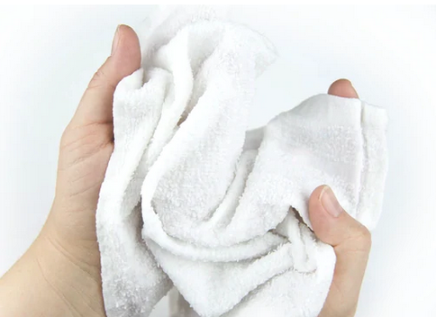 Artemis Outdoor CRUD CLOTH Shower in a Bag Singles hygiene product with citrus scent, displayed in packaging on a white background.
