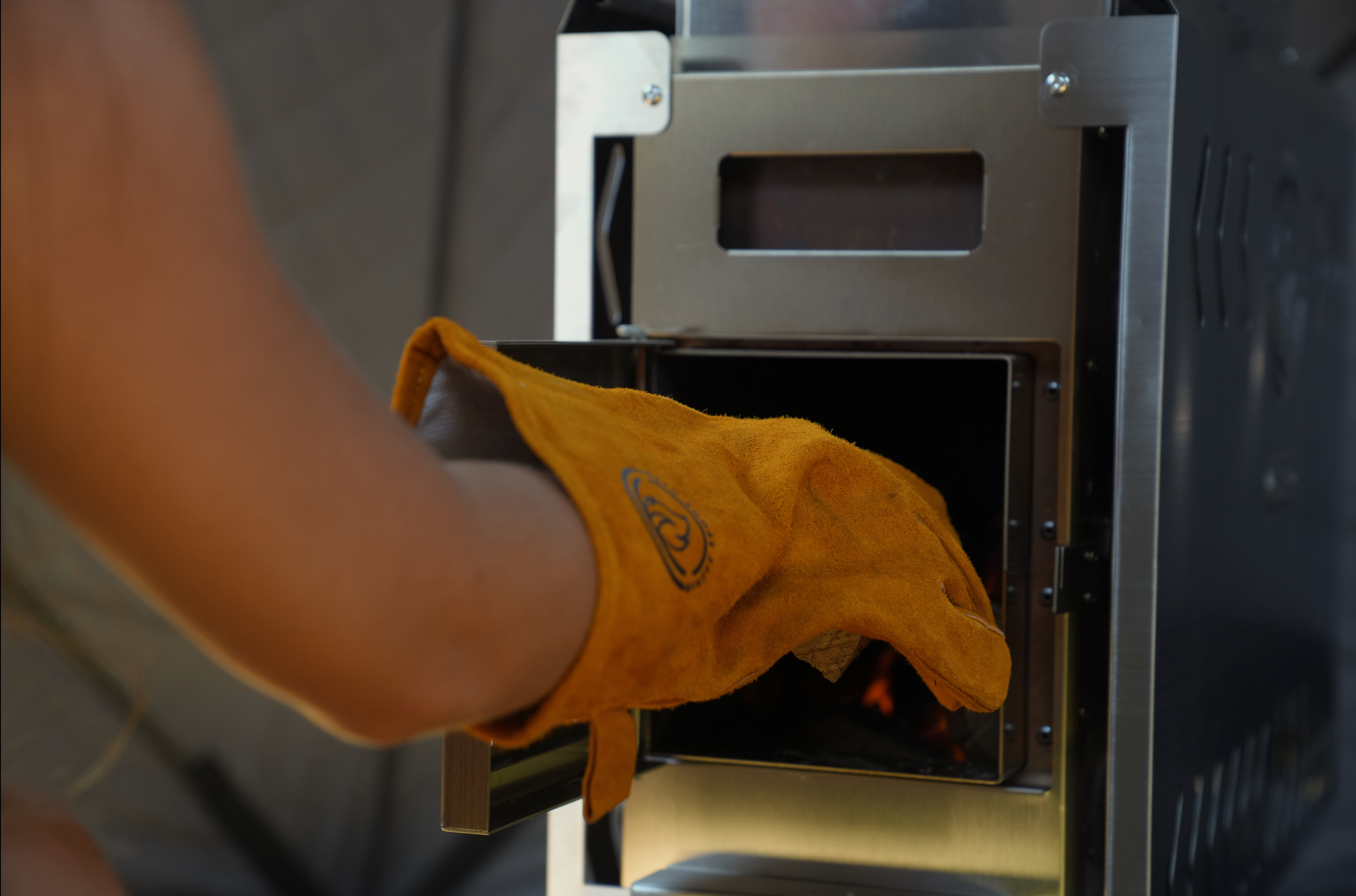 Heat Resistant Leather Gloves - We The Collective