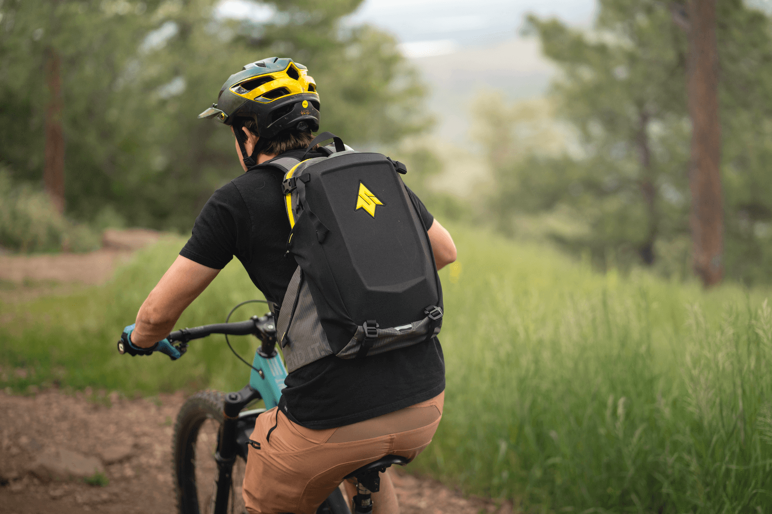 Defender 15 Adventure & MTB Hydration Pack - We The Collective