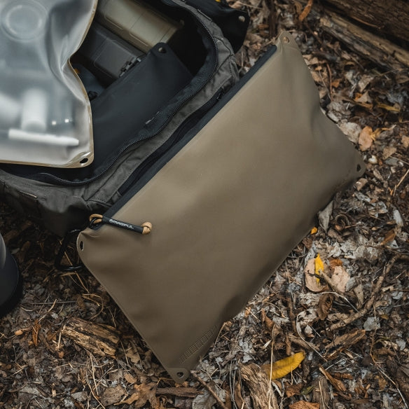 HCC Tactical DAKA Pouch in small size, featuring durable material and a sleek design for versatile storage.