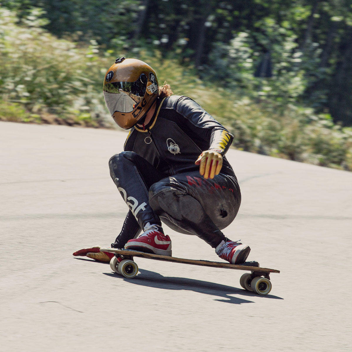 ZEITBIKE TSG Kneepad Sk8 DHP'S skateboard protective knee pads with adjustable straps and padded protection for skateboarding.