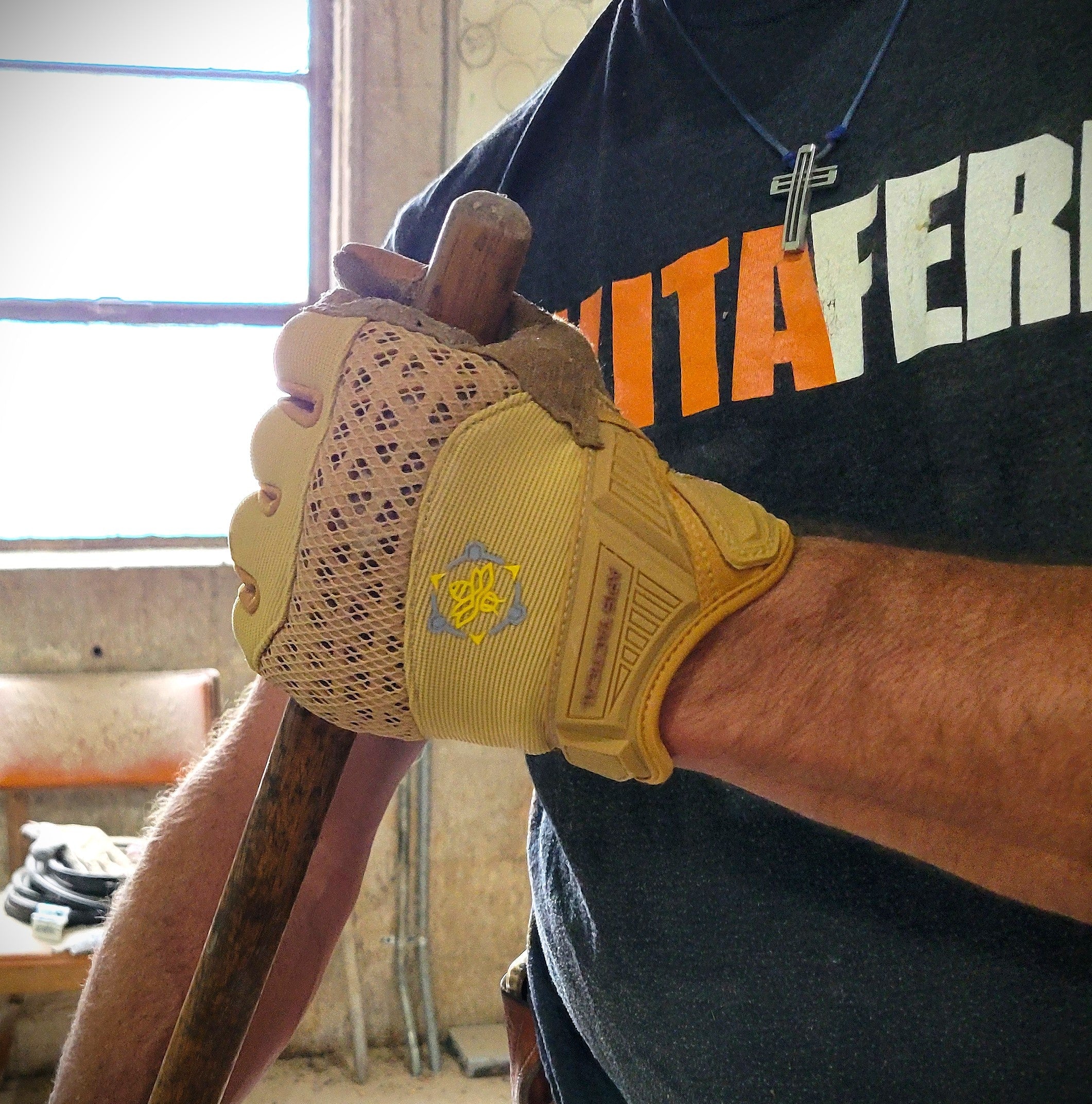 Apis Tactical work gloves featuring durable material and reinforced fingertips, ideal for tactical and outdoor activities.