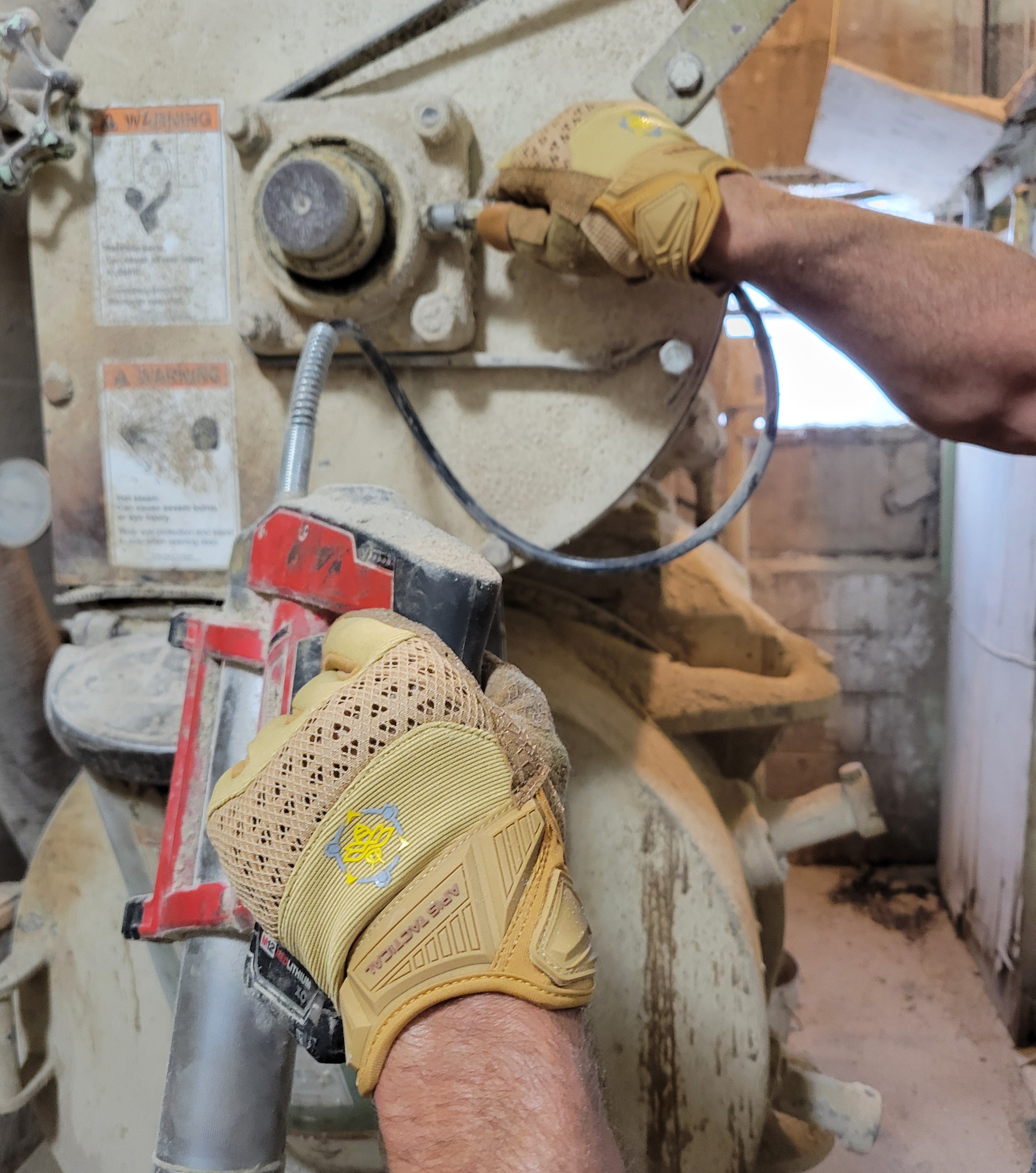 Apis Tactical work gloves with reinforced fingertips and flexible design, ideal for heavy-duty tasks and outdoor activities.