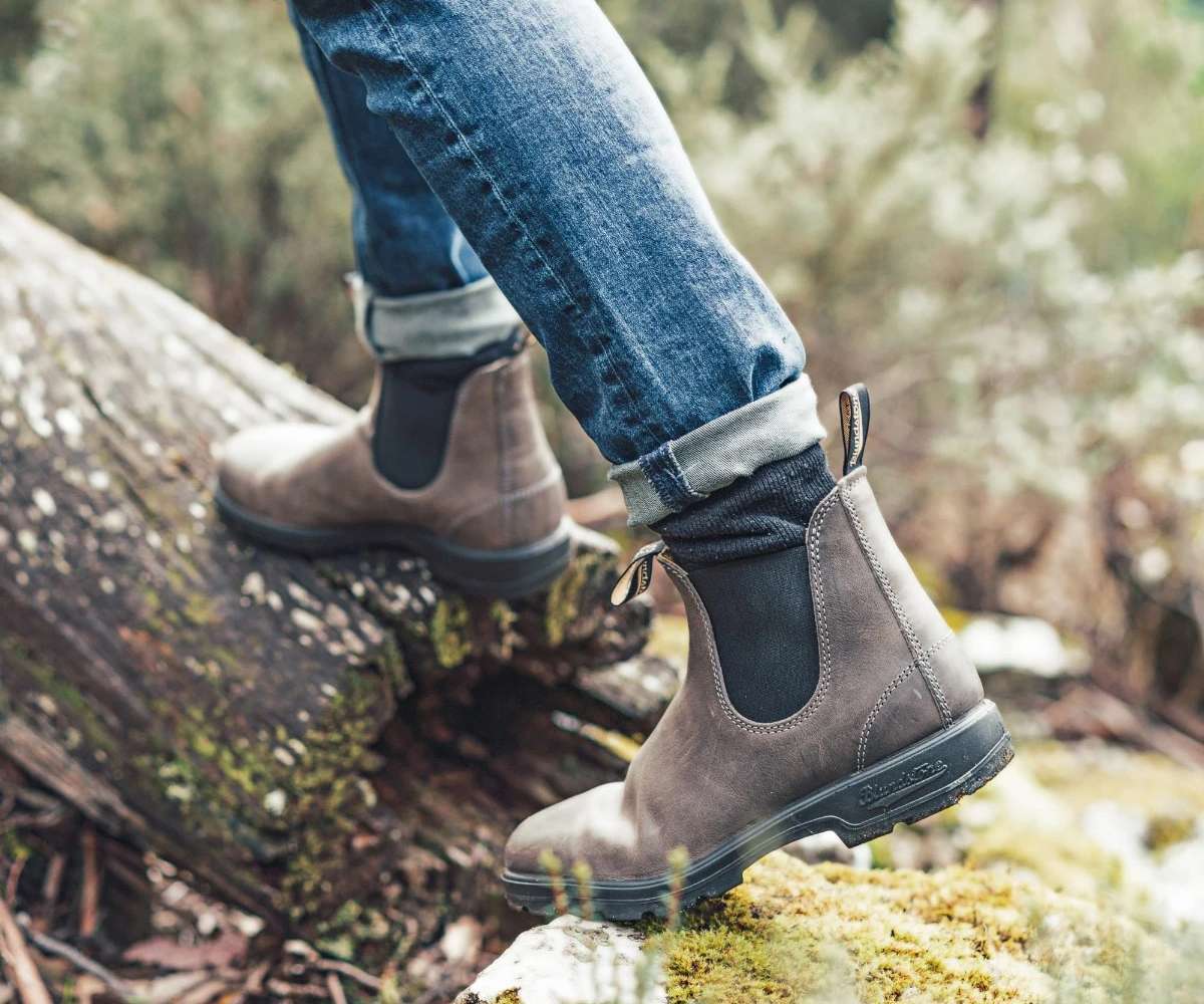 Runwalk Blundstone 1469 men's Chelsea boots in steel grey, stylish leather slip-on footwear with elastic side panels.