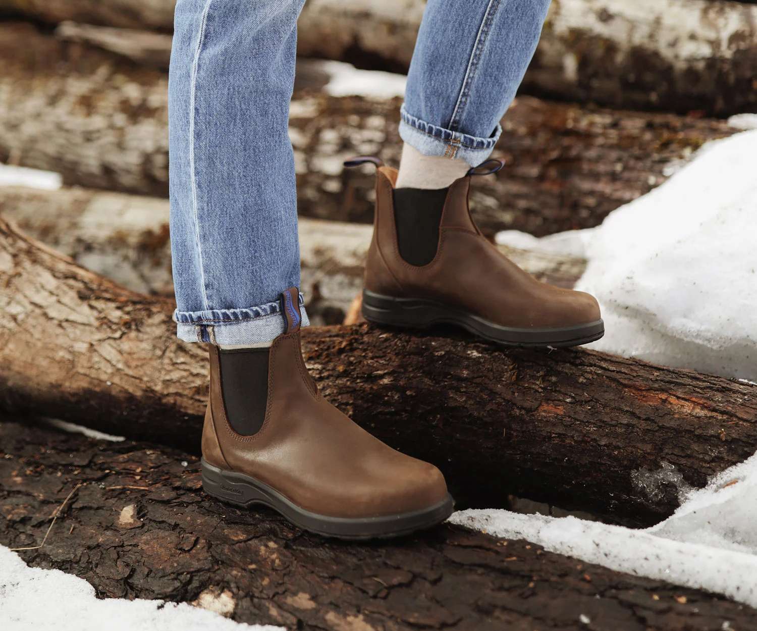 Runnwalk Blundstone unisex all-terrain thermal Chelsea boots in antique brown with durable leather and rugged outsole.