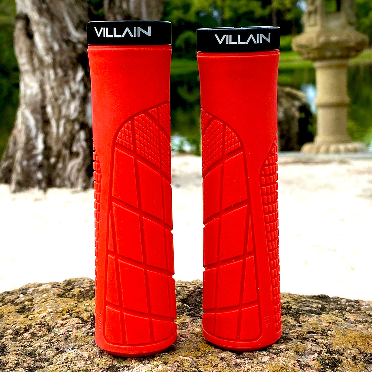 ZEITBIKE Villain Arrest 1st Offense MTB grips with black rubber and textured surface for improved grip and control on mountain bikes.