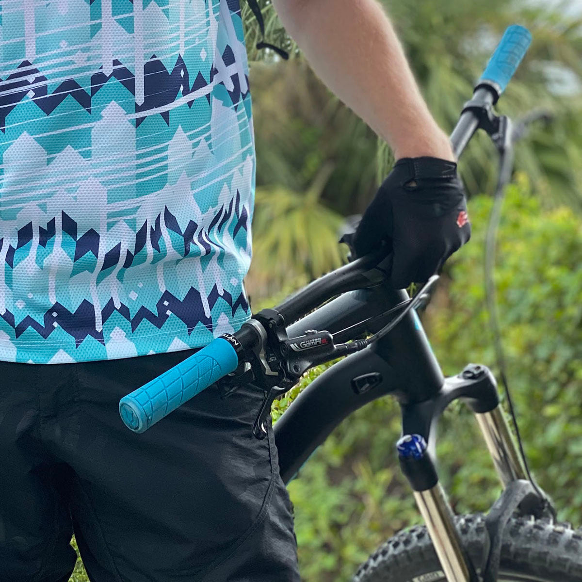 ZEITBIKE Villain Arrest 1st Offense MTB grips in black with textured surface for enhanced grip and control.