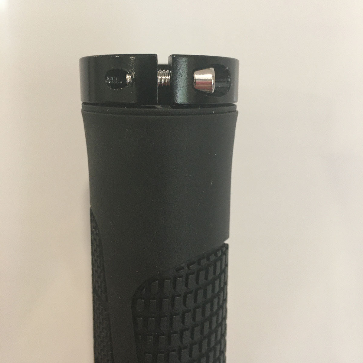 ZEITBIKE Villain Arrest 1st Offense MTB grips with textured rubber surface for enhanced grip and control on mountain bikes.