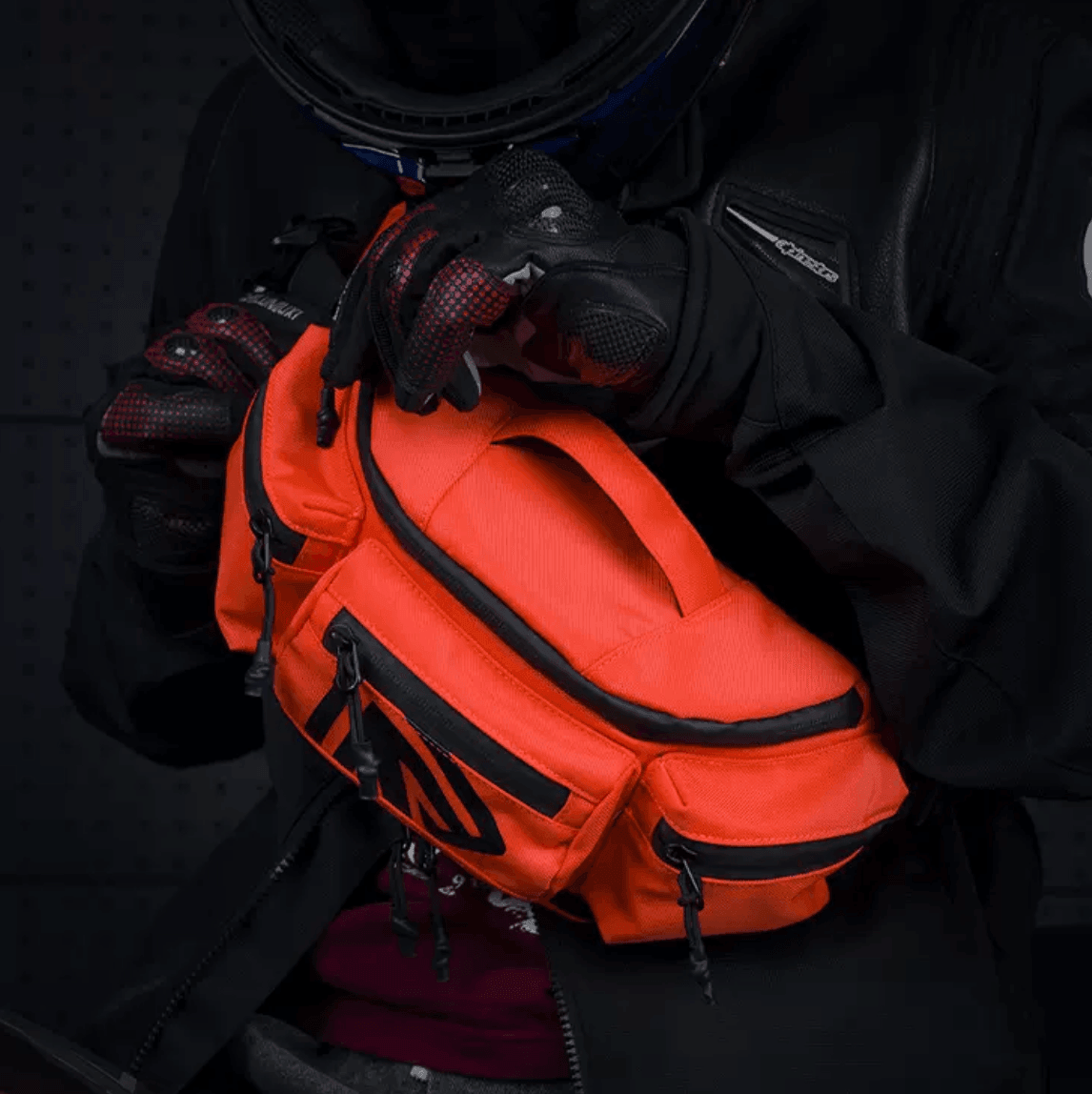 Bean's Moto Booth ALBERS™ 3-in-1 motorcycle waist bag with multiple compartments, designed for motorcycle riding and storage.