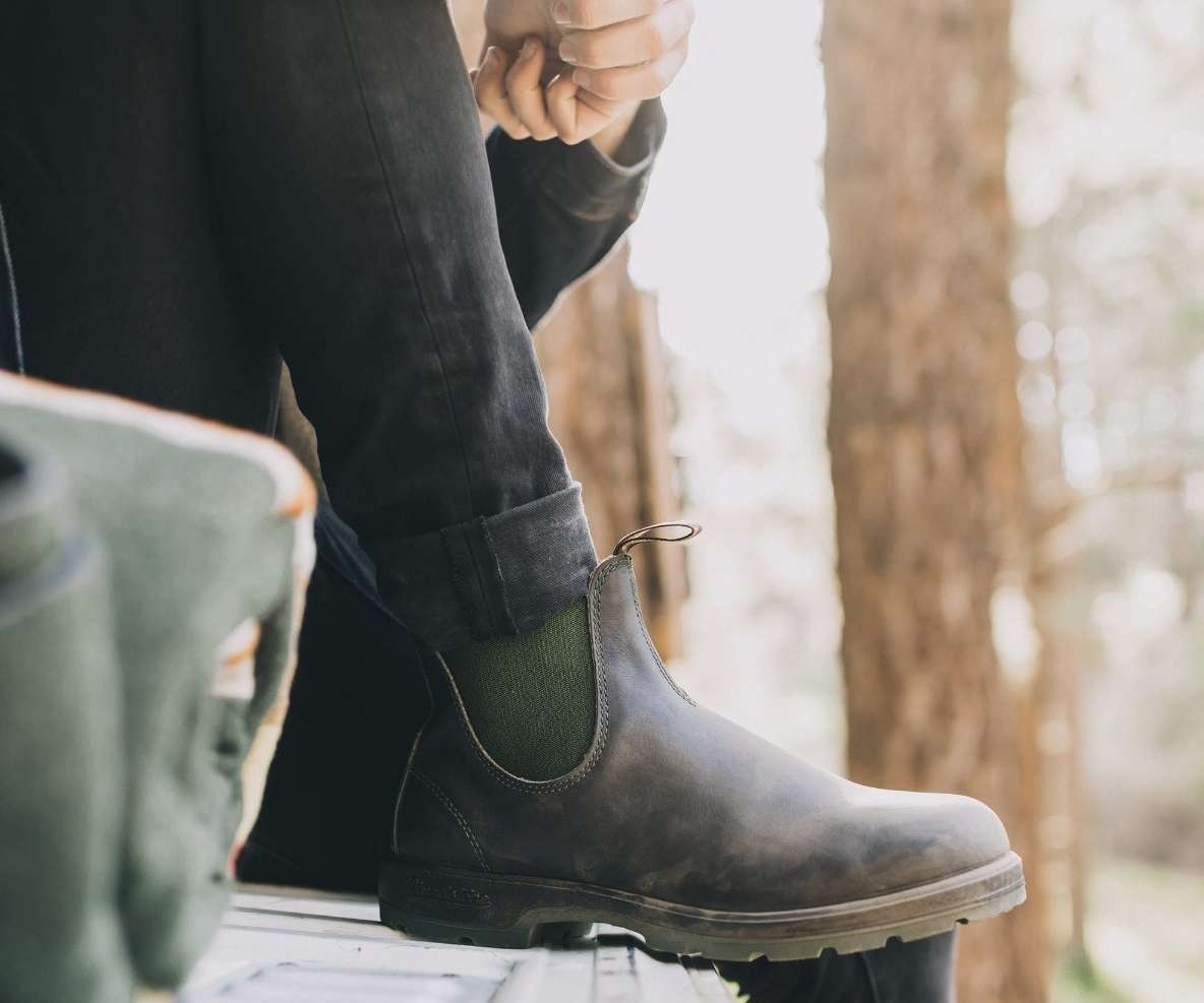 Runnwalk Blundstone 519 men's original Chelsea boots in dark brown leather with elastic side panels and pull tabs