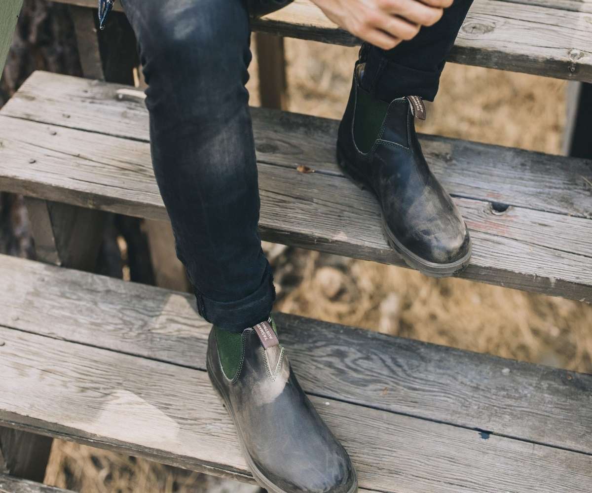 Runnwalk Blundstone 519 men's original Chelsea boots in brown leather, featuring elastic side panels and pull tabs.