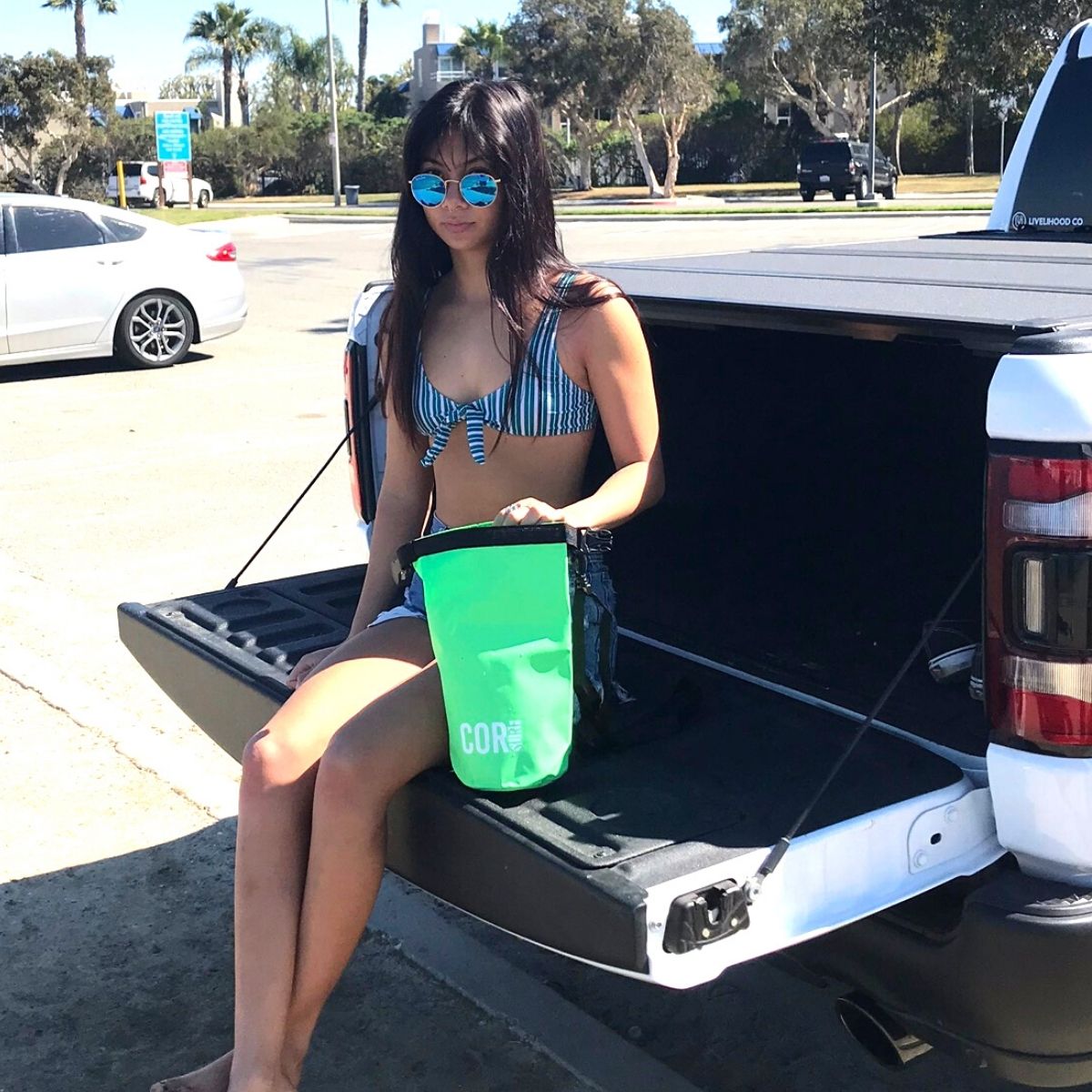 COR Surf 3L dry bag for waterproof storage, made of durable material, ideal for outdoor and water activities.