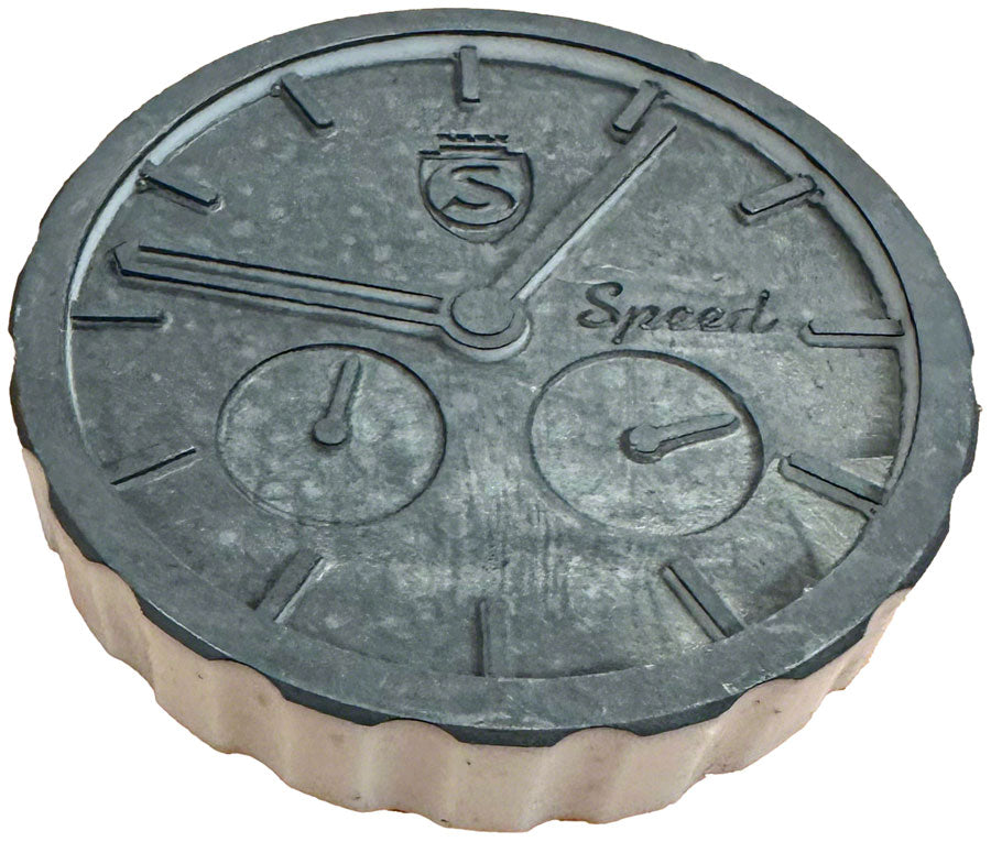 Silca Speed Chip Wax Additive by Gio's Outdoors in a container, showcasing its label and degreaser/cleaning features.