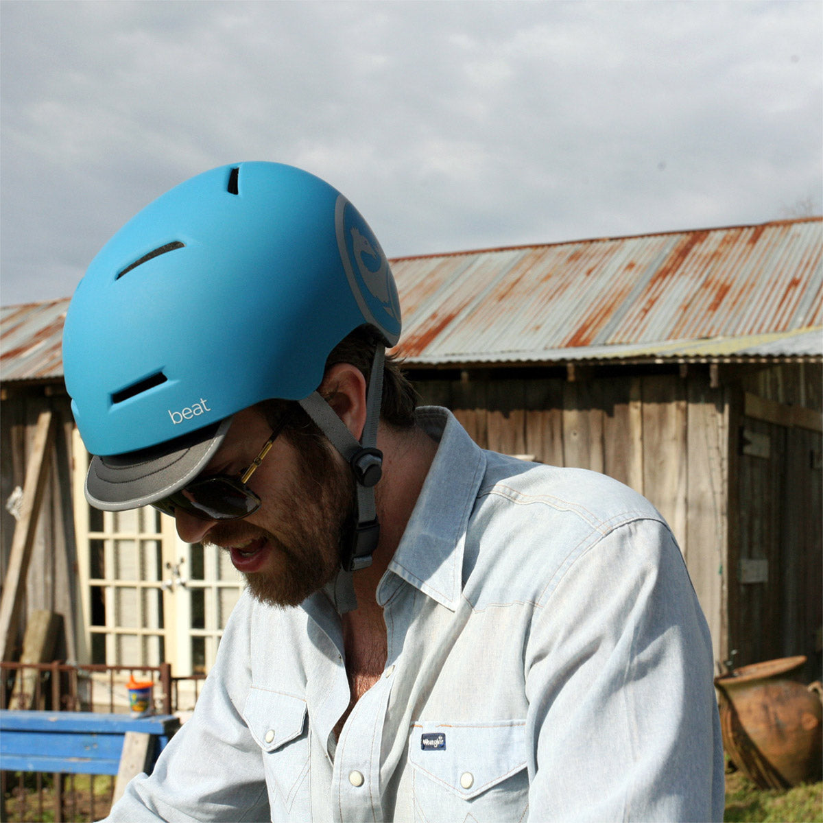 ZEITBIKE FREETOWN BEAT multi-sport helmet with ventilation and adjustable straps, designed for cycling, skateboarding, and more.