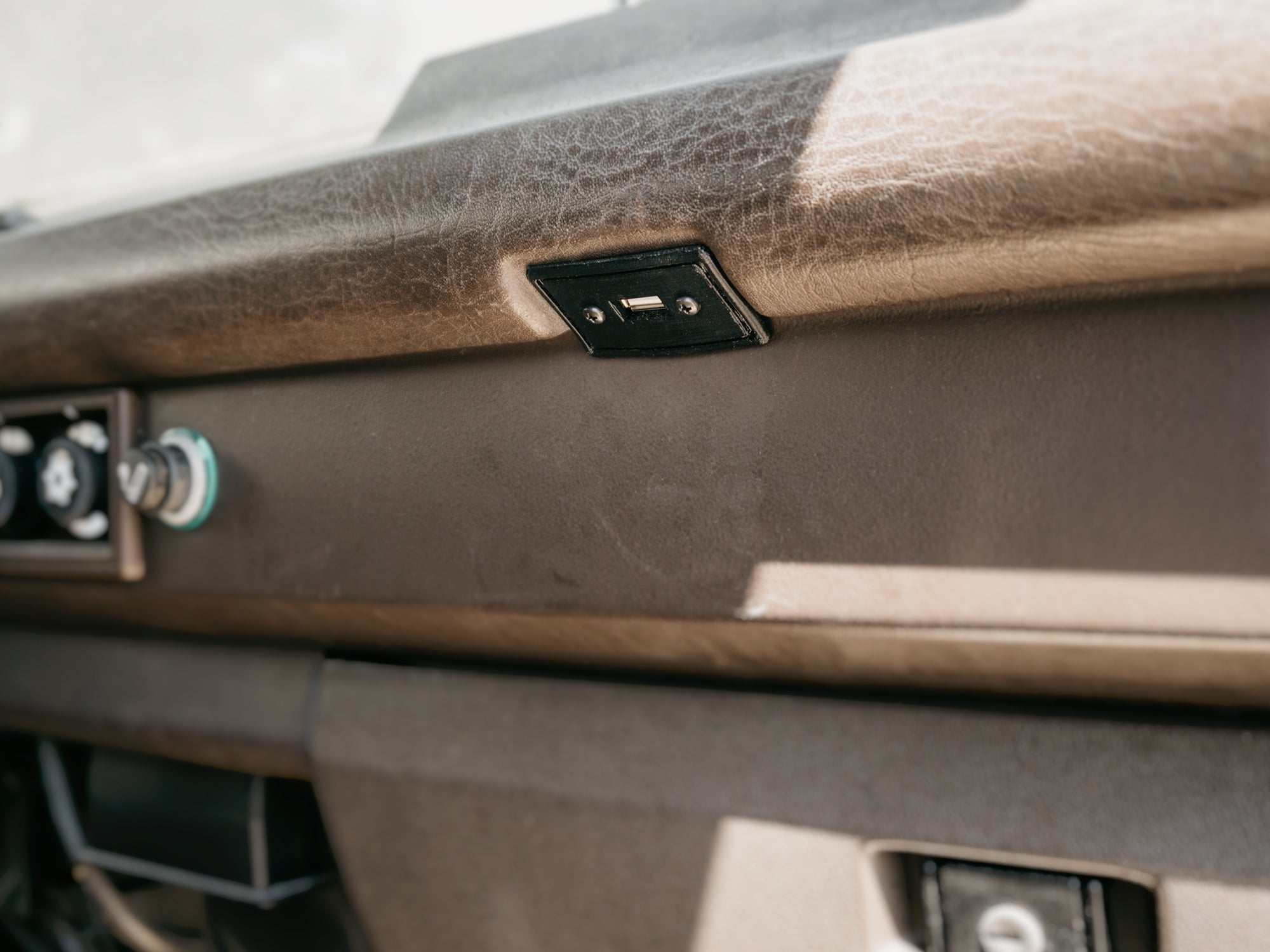 USB Charging Port Conversion for Map Light - OVERLANDERS Outfitter
