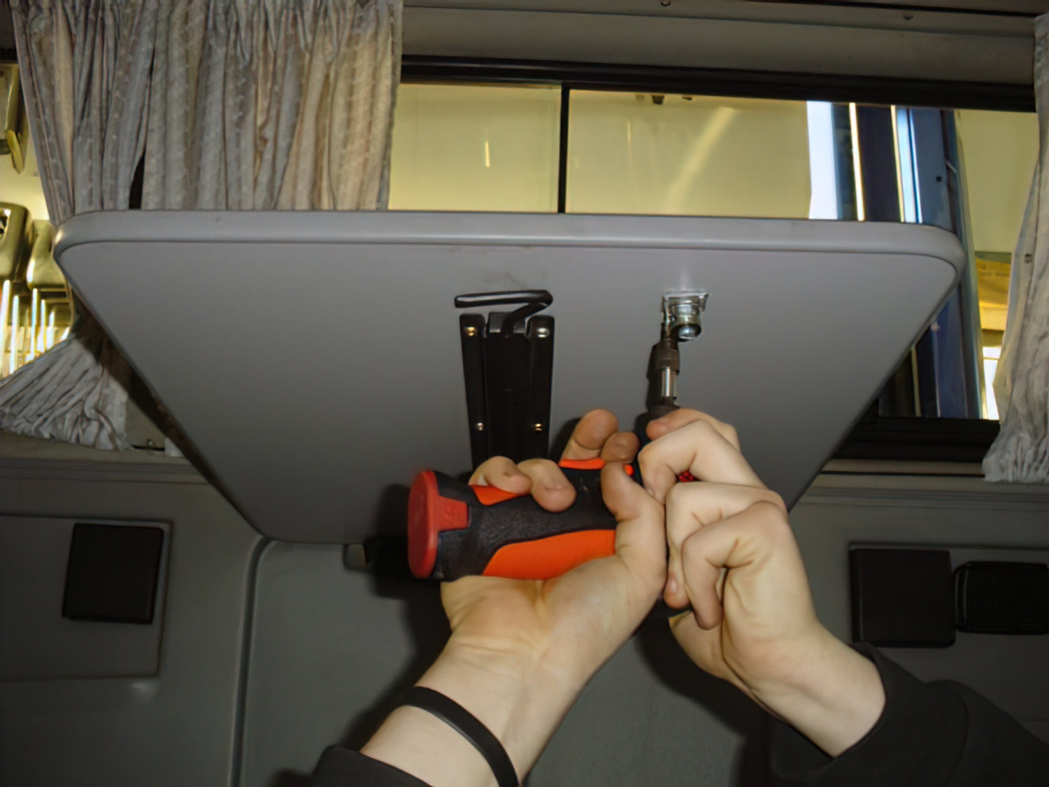 Table Latch [Late Vanagon] - OVERLANDERS Outfitter