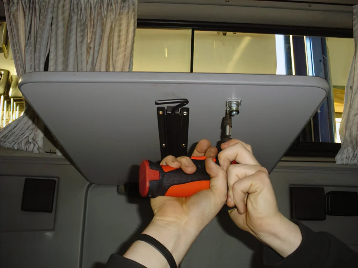 Table Latch [Late Vanagon]
