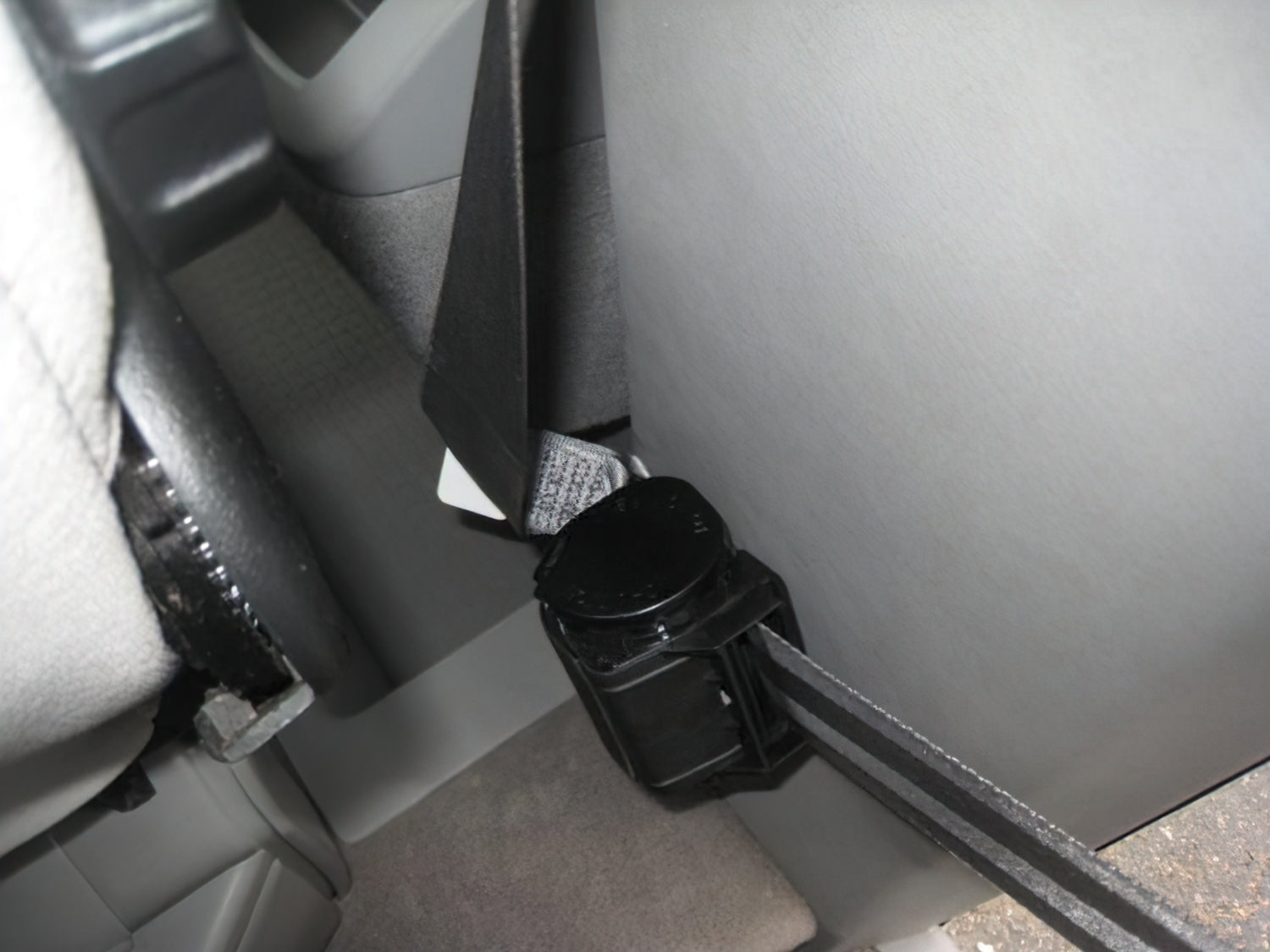 3-Point Retracting Seat Belt for Jumpseat (L/R) [Eurovan Weekender/Multivan] - OVERLANDERS Outfitter