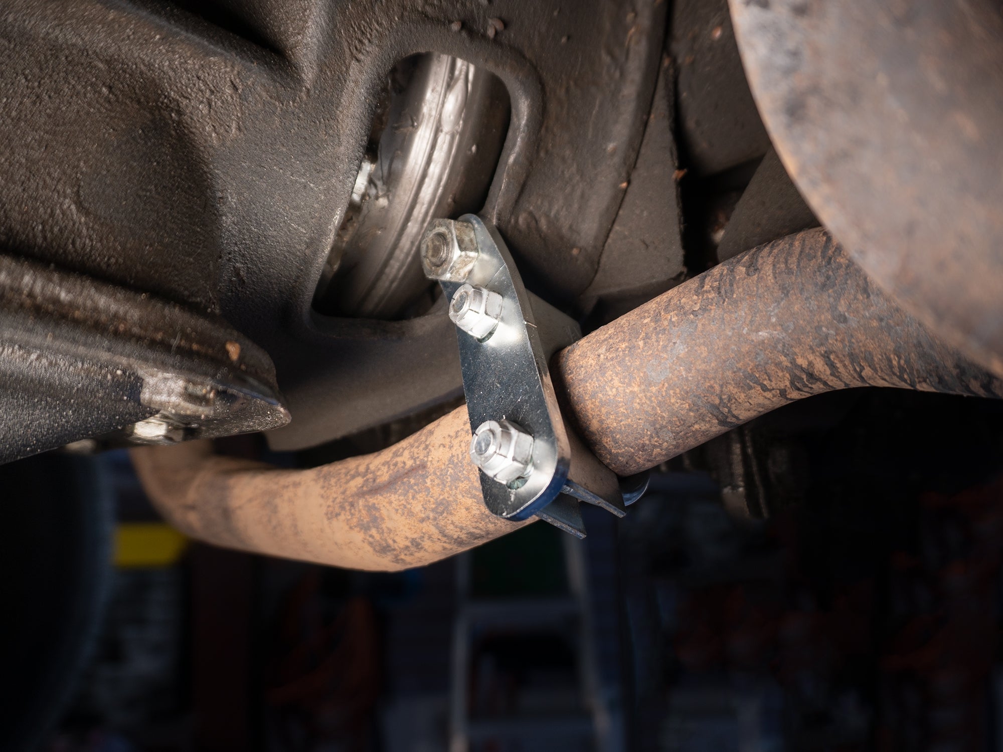 Exhaust Header Support Bracket (Front) - OVERLANDERS Outfitter